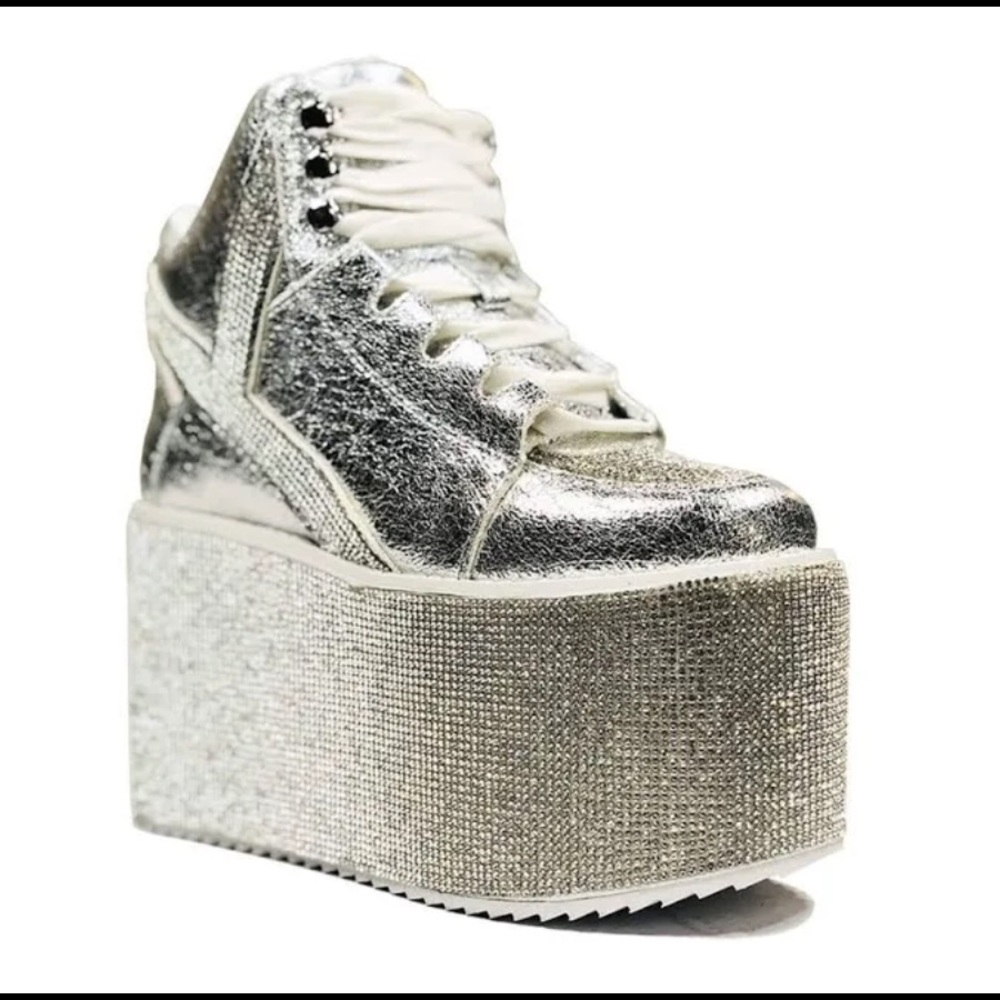Y.R.U. Qozmo Silver Crystals,
Size 10 ✨